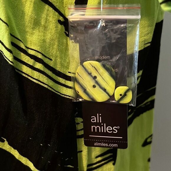 NWT Ali Miles Womens Neon Green Black Brush Stroke Print 3/4 Sleeve Blouse - Picture 4 of 9
